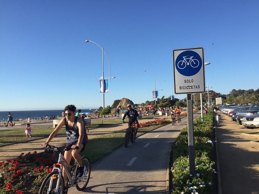 PASEO EN BICICLETA GUIADO POR VIÁA DEL MAR & VALPARAISO en Viña Del Mar, Valparaiso