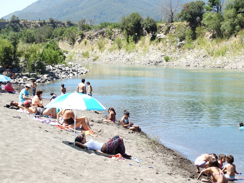 Agrocamping, quincho, zona de eventos y playa natural. en San Fabian, Bio Bio