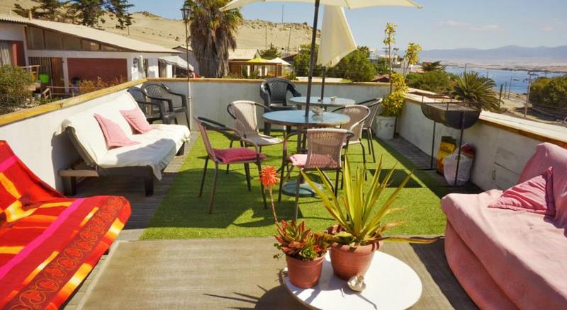 Fotografía 9 de Hostal en Caldera, terraza con vista panorímica a la bahía.  en Caldera, Atacama