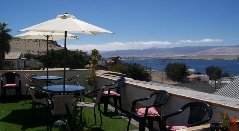 Fotografía 16 de Hostal en Caldera, terraza con vista panorímica a la bahía.  en Caldera, Atacama