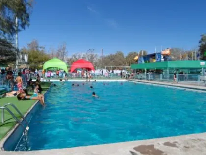 Piscina y Camping en Calama
