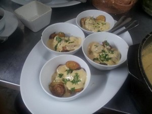 Restaurant con comidas tipicas y cabañas en Quellon, Los Lagos